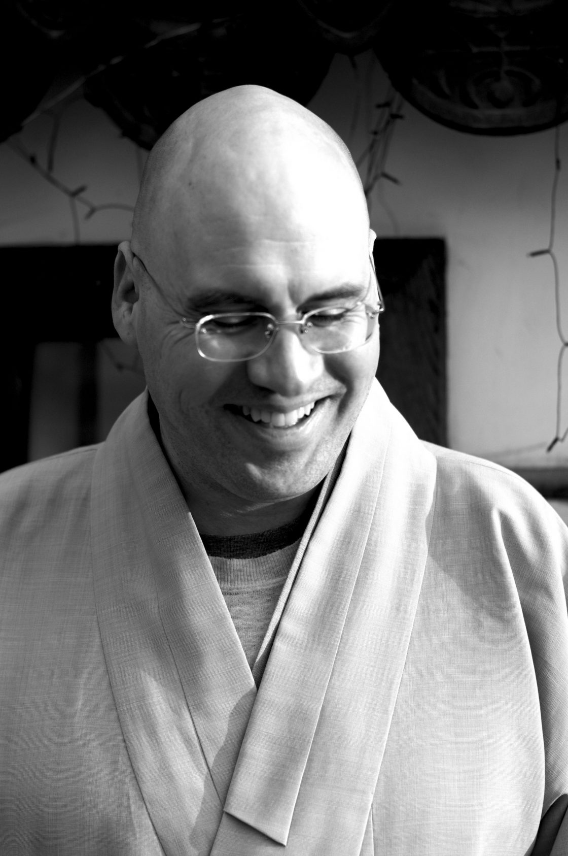 American born Buddhist Monk CHONG GO SUNIM SEOUL Magazine