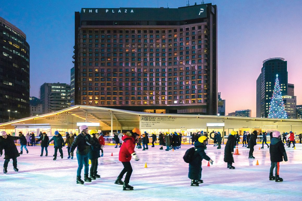 В каком городе каток. Seoul Plaza каток. Каток в Вегасе Мякинино. Каток Москва Сити. The Rink Сколково.