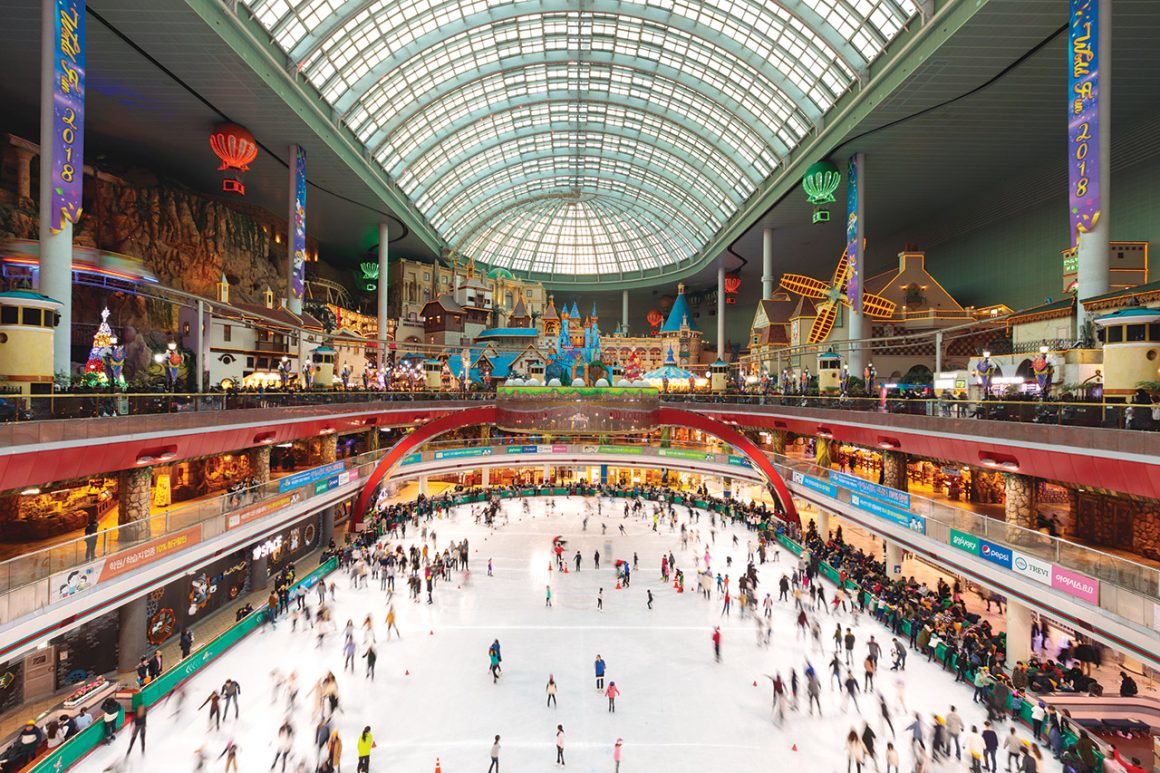 Ворлд сеул. Lotte World. Каток Лотте ворлд Сеул. Парк развлечений Lotte World (г. Сеул). Парк развлечений Lotte World в Сеуле Южная Корея каток.